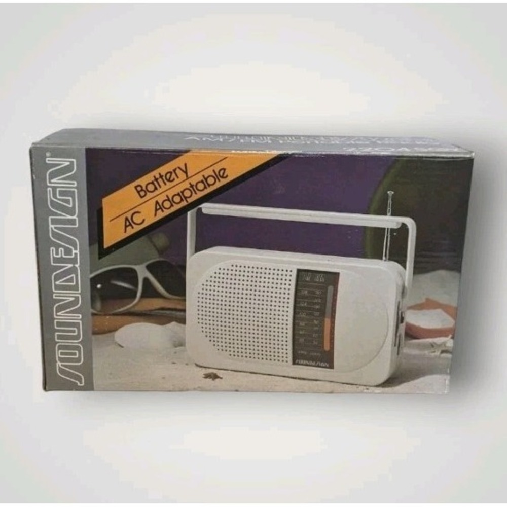 NOS Soundesign Radio Portable AM FM Battery 2204 SGY Retro Electronic Gray Vtg